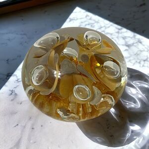 JOE ST. CLAIR Trumpet Flower Paperweight Art Glass Vintage White & Beige 3" Wide
